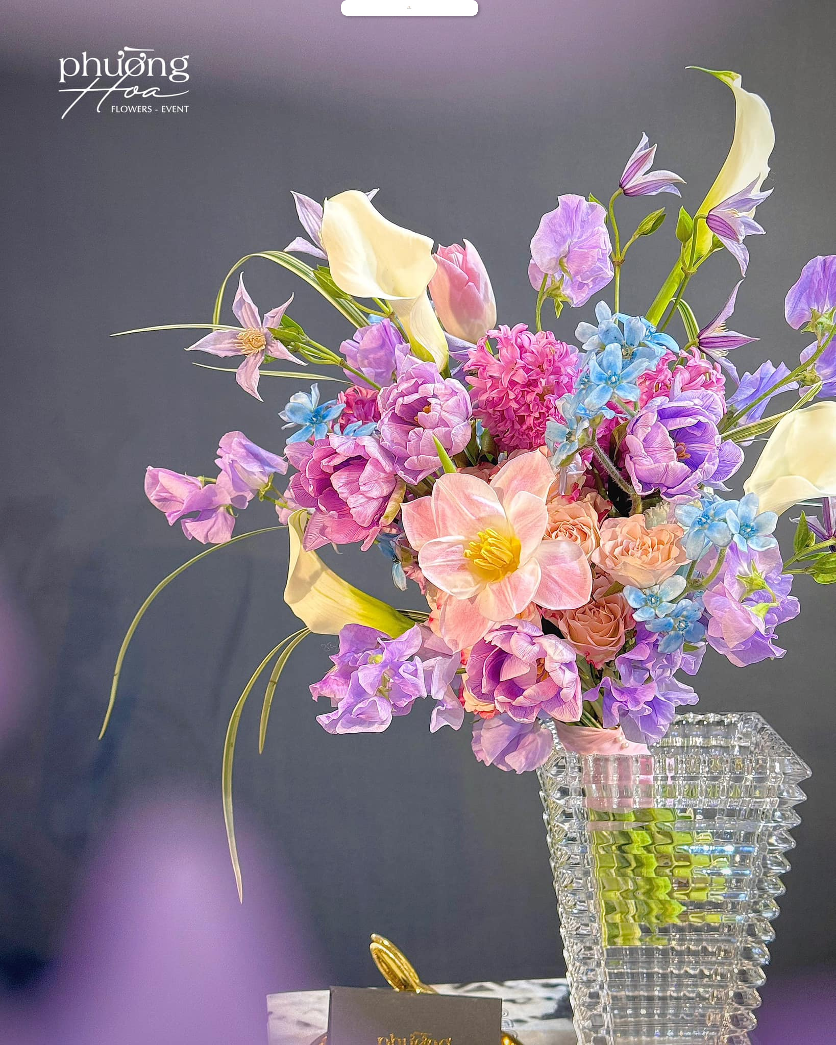 Không gian hoa nhận diện doanh nghiệp RichEver